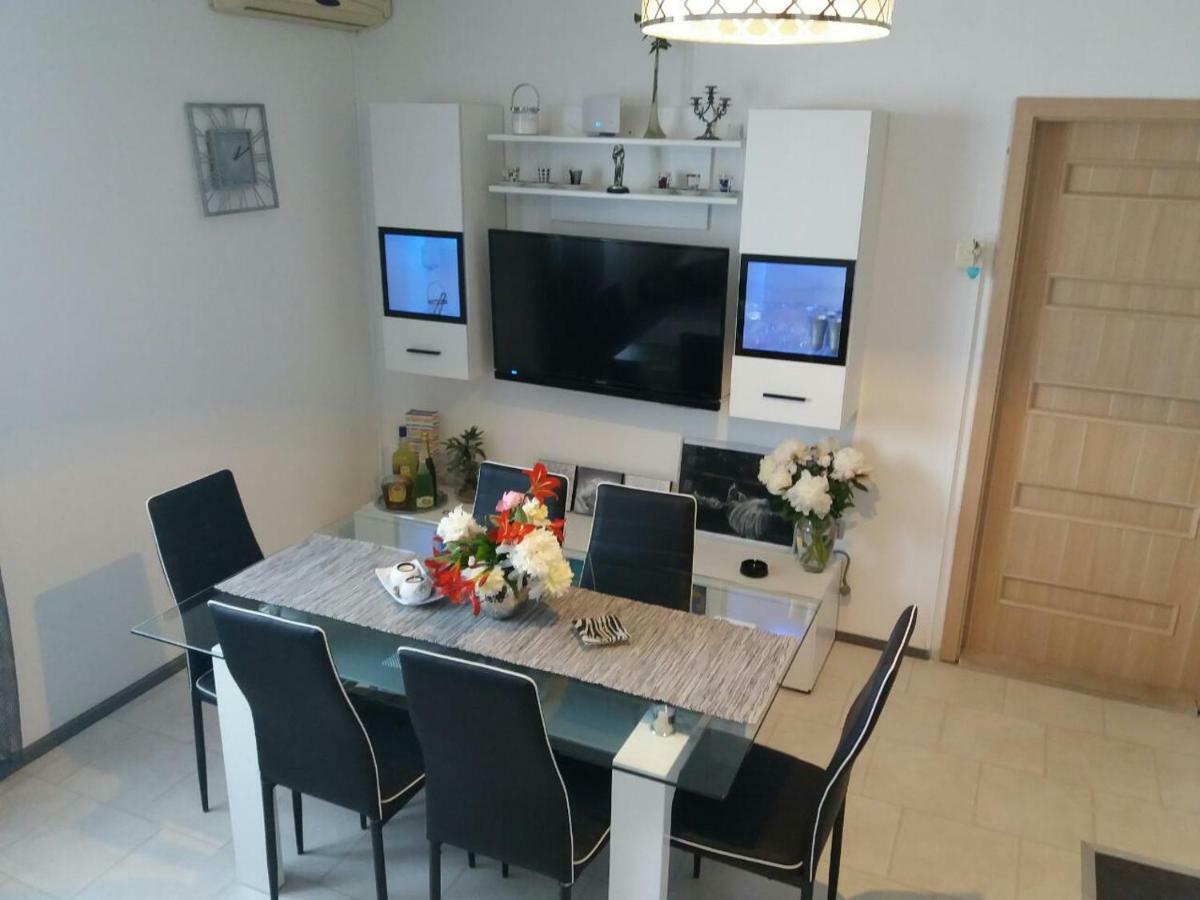 Apartmani Tajana ซูโกชัน ภายนอก รูปภาพ